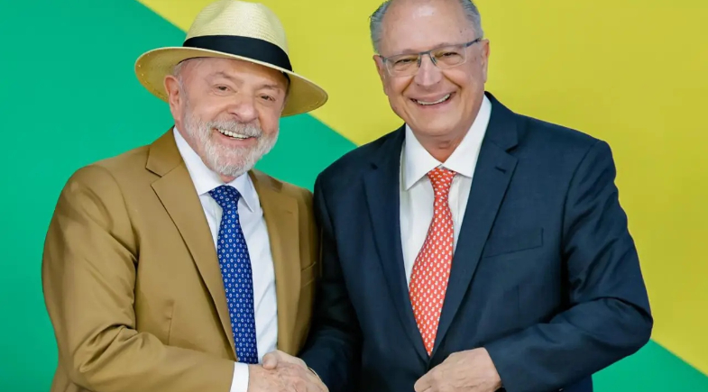 PT registra candidatura de Lula à reeleição no TSE com Alckmin como vice