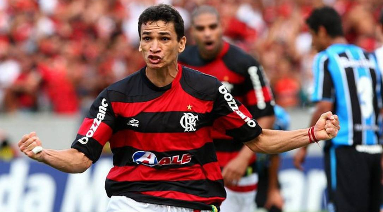 Ronaldo Angelim participa de inauguração de quadra poliesportiva em Avelino Lopes