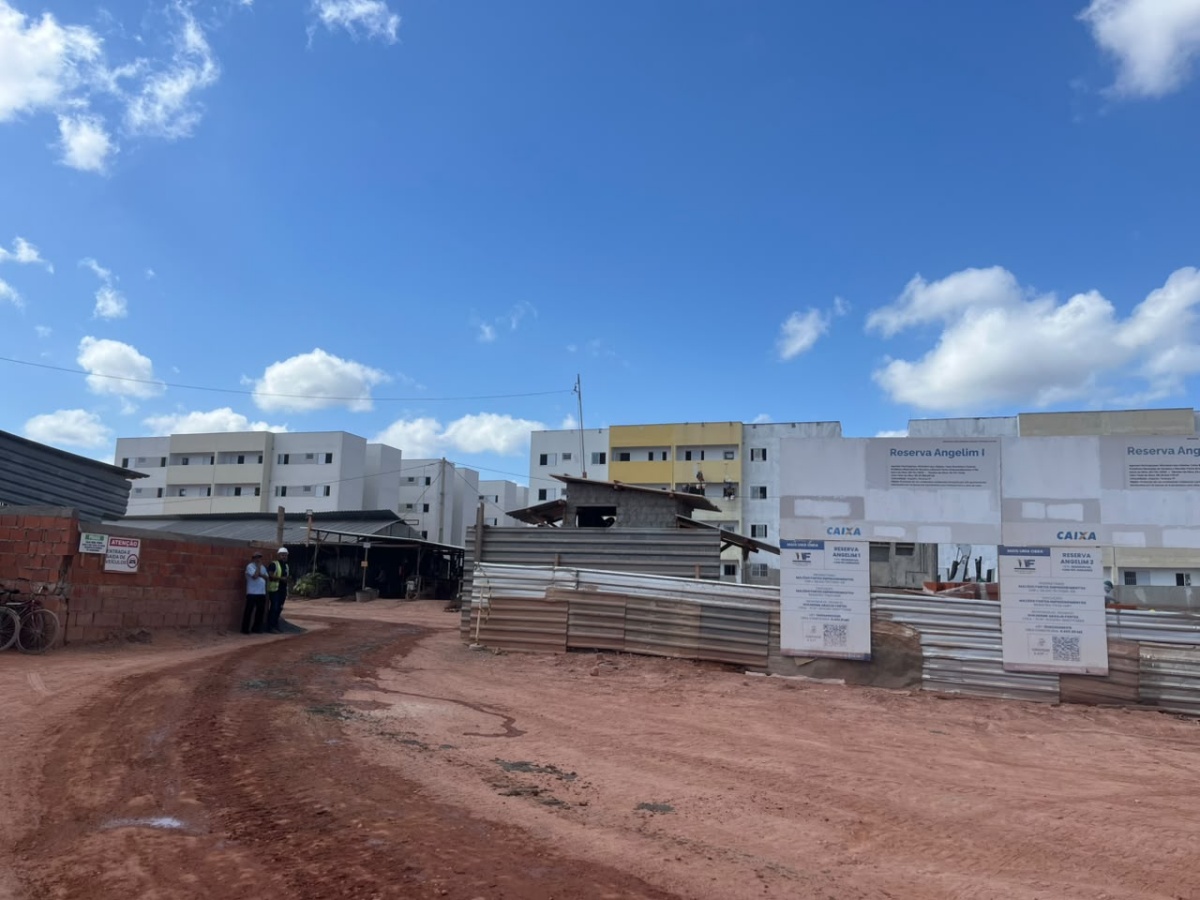 Obras de um residencial no bairro Angelim, em Teresina (Foto: Maria Albuquerque/ Meio News)
