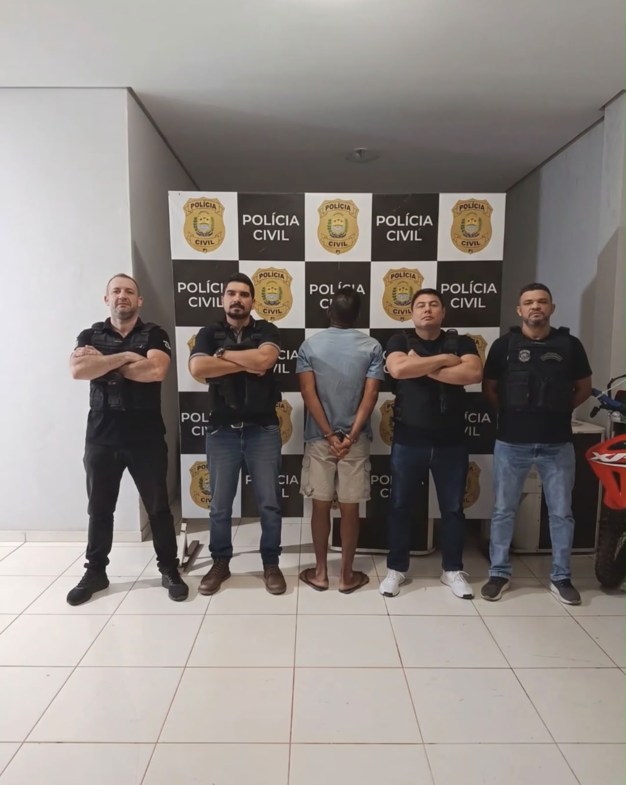 Suspeito preso./Foto: Polícia Civil. 
