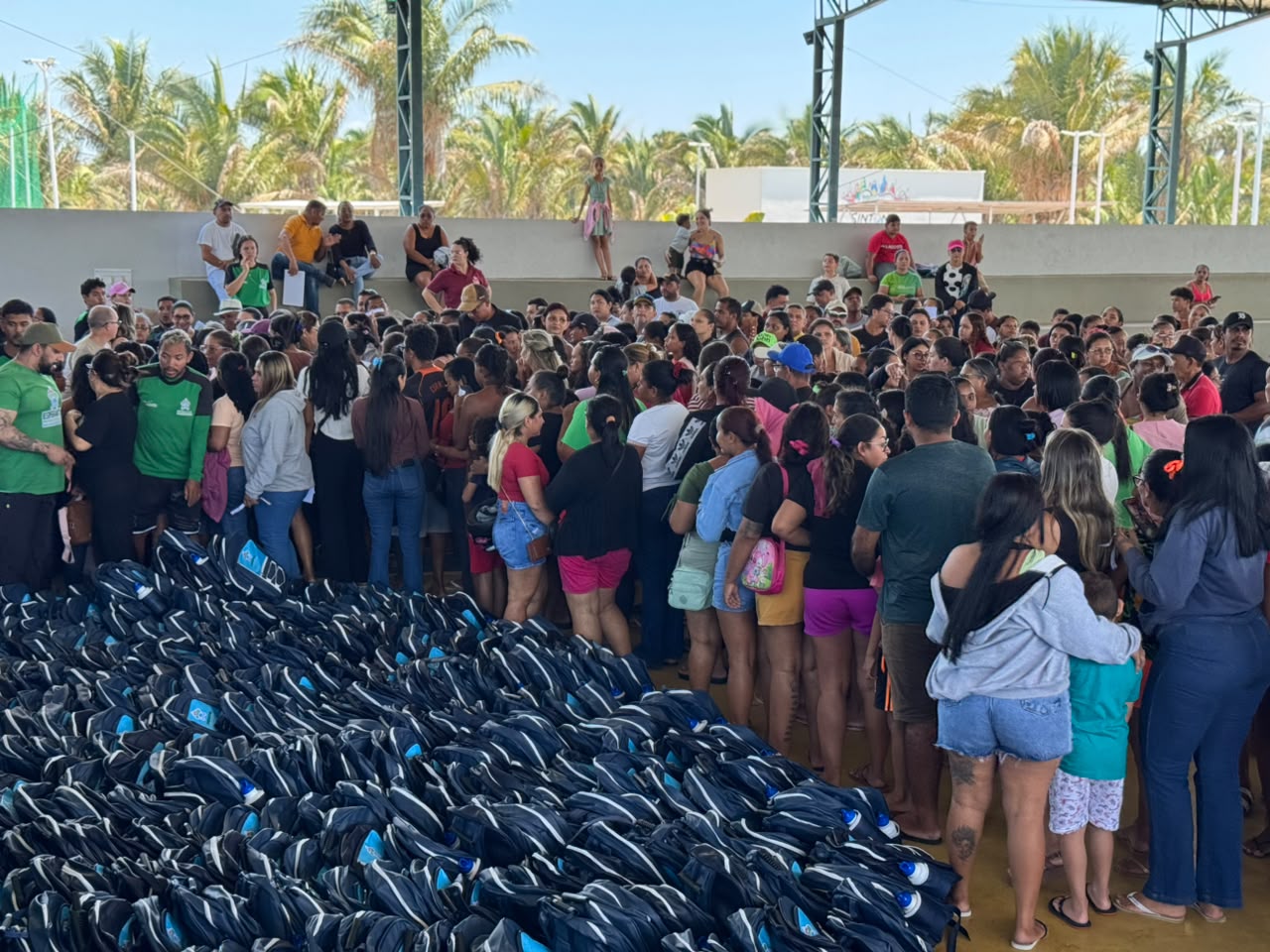 Entrega de kits escolares - Divulgação/ASCOMEntrega de kits escolares - Divulgação/ASCOM
