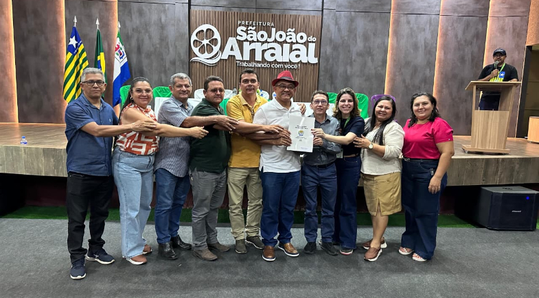 Prefeitura de São João do Arraial e Sead entregam registros de imóveis a moradores do bairro Liberdade