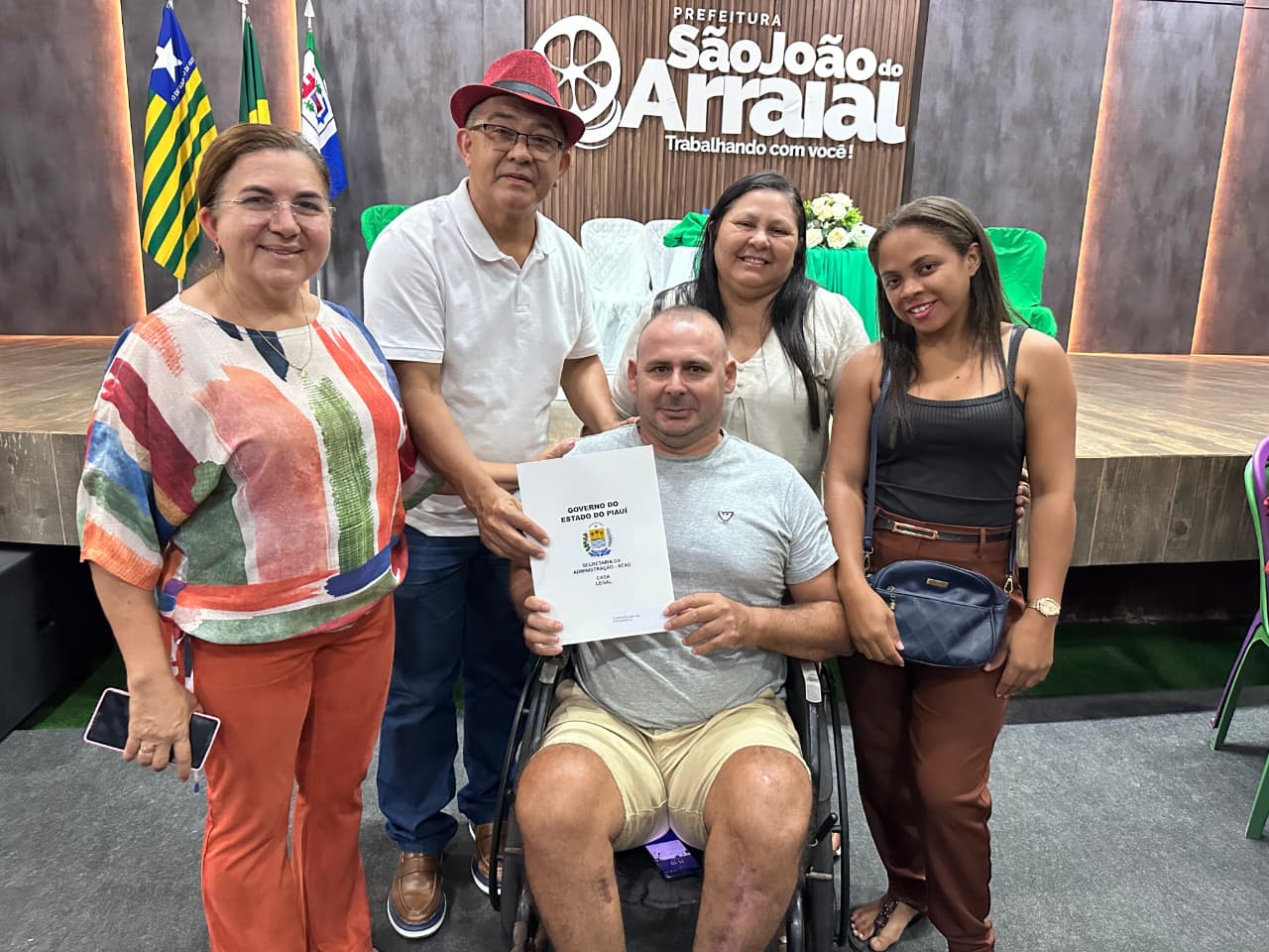Prefeitura de São João do Arraial e Sead entregam registros de imóveis a moradores do bairro Liberdade - Imagem 2