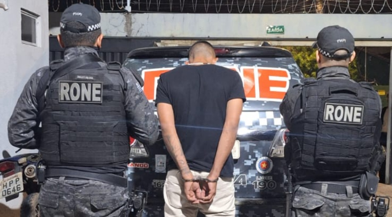 Condenado a mais de 13 anos de prisão, suspeito foi localizado durante abordagem do RONE na zona Norte de Teresina | Reprodução/ SSP-PI